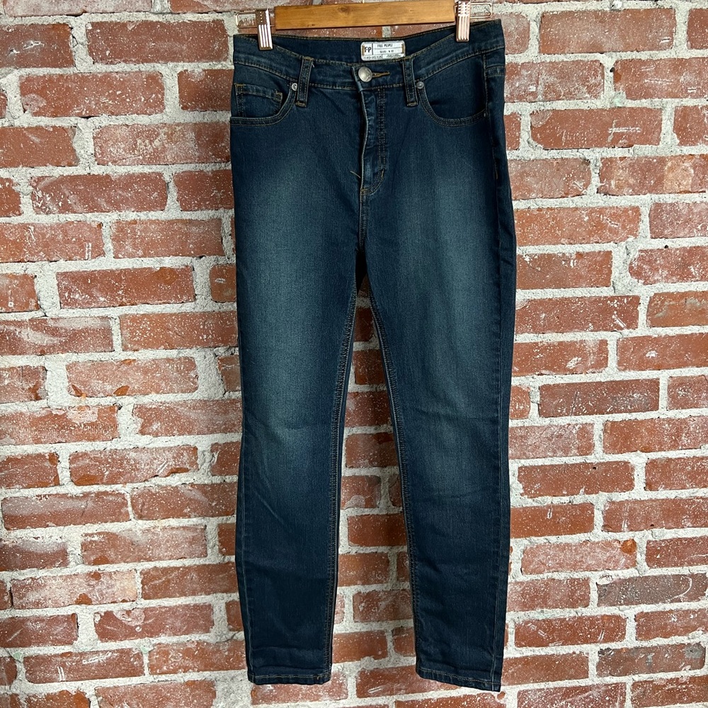 FREE PEOPLE blue stretch high rise skinny jeans denim dark wash. Size 27 crop - Picture 9 of 11